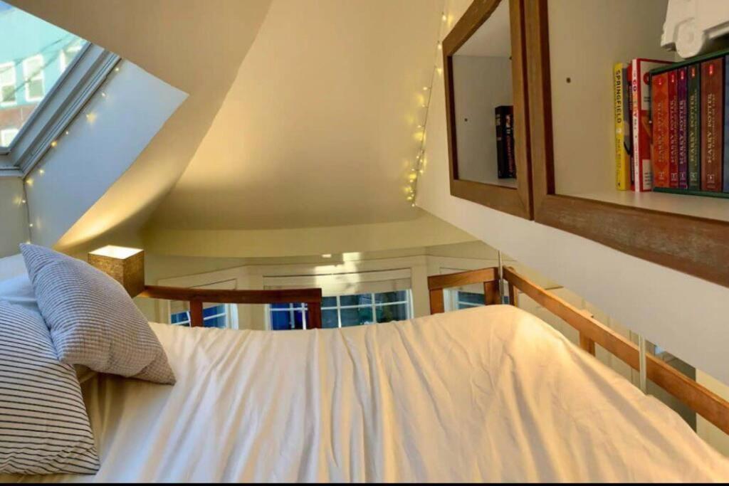 Adorable Cozy House With Parking And Loft! Villa Seattle Bagian luar foto