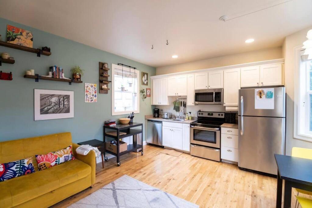 Adorable Cozy House With Parking And Loft! Villa Seattle Bagian luar foto